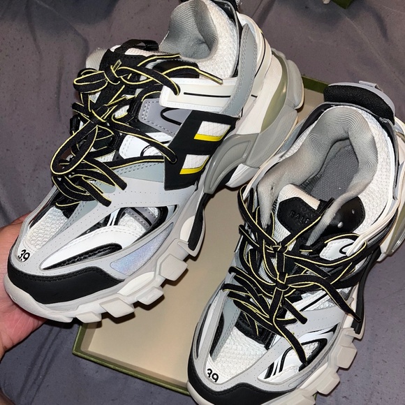 balenciaga - Picture 1 of 6